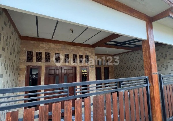 Rumah Bagus Disewakan di Perumahan Daerah Buring Malang Gmk01067 2