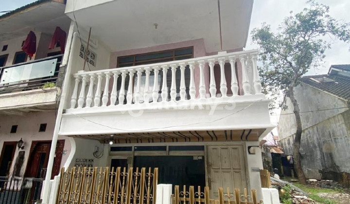 2-Story House Mid-City Area Letjend Sutoyo Malang GMK03612