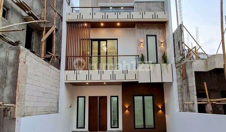 Jual Rumah Modern Kontemporer Dalam Komplek di Jagakarsa