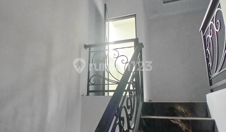 Jual Rumah 2 Lantai Gaya Jepang Modern Selatan Jakarta