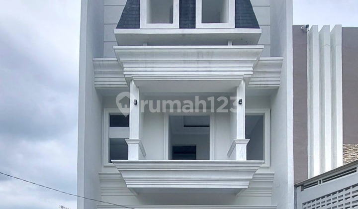 Dijual Rumah American Classic Dalam Cluster di Kahfi 1 Jagakarsa 2