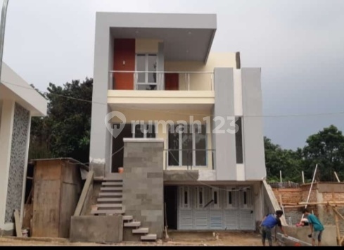 Dijua; 3-Story Move-In Ready House on Krukut Raya, Limo, Depok. 2