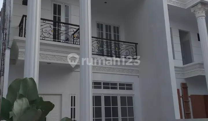 Dijual Rumah 2 Lantai Clasic Modern Dijual Murah di Jagakarsa