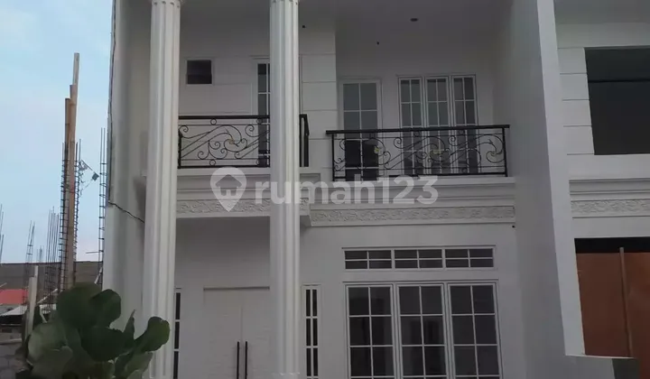 Dijual Rumah 2 Lantai Clasic Modern Dijual Murah di Jagakarsa 2