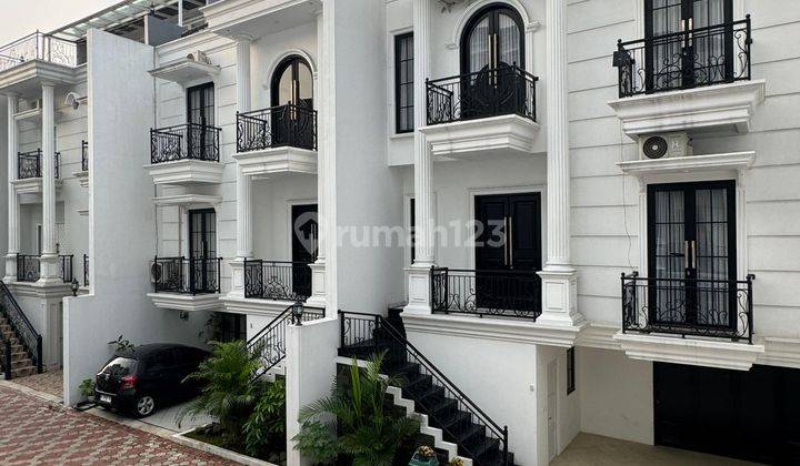 Townhouse Murah Dekat Kebun Binatang Ragunan  1