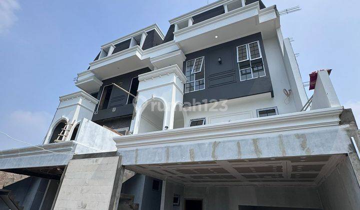 Dijual Rumah American Classic 3 Lantai Di Pasar Minggu  1