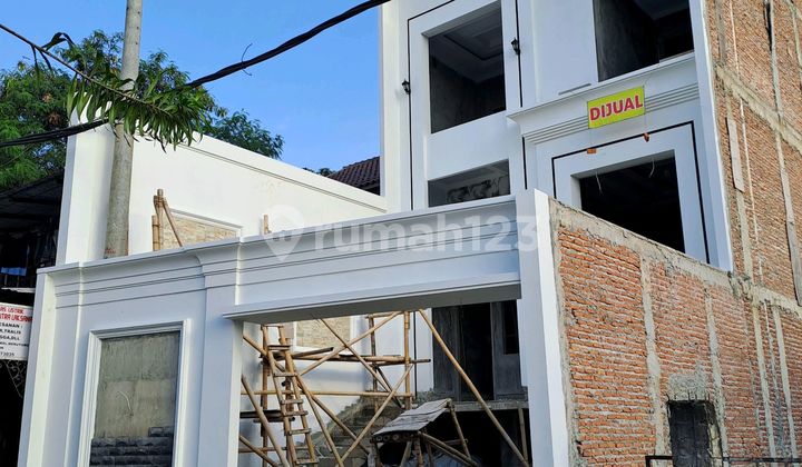 Dijual Rumah Mewah Strategis Bebas Banjir di Limo Depok