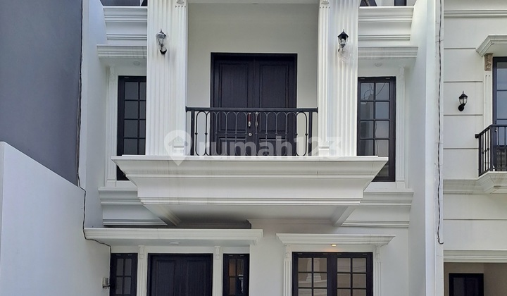 Dijual Rumah American Classic 2 Lantai Siap Huni di Jagakarsa Dijual Rumah American Classic 2 Lantai Siap Huni di Jagakarsa