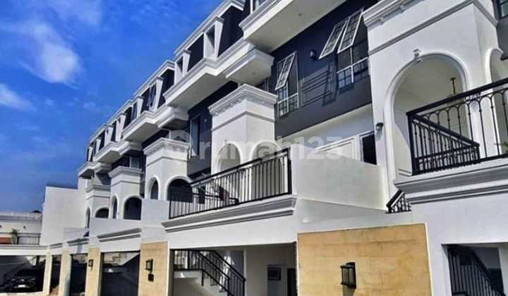 Dijual Rumah American Classic 3 Lantai di Pejaten Pasar Minggu Dijual Rumah American Classic 3 Lantai di Pejaten Pasar Minggu