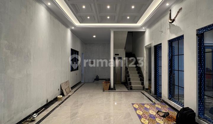 Dijual Rumah Ada Kolam Renang Pribadi Dalam Komplek Di Jagakarsa 