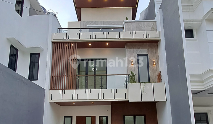 Jual Rumah Modern Kontemporer Dalam Komplek di Jagakarsa