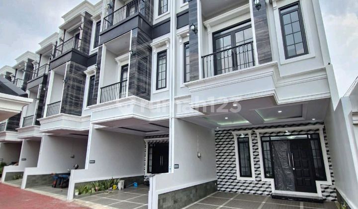 Dijual Cepat Rumah 3 Lantai Siap Huni di Kahfi 1 Dekat Toll Brigif Jagakarsa Dijual Cepat Rumah 3 Lantai Siap Huni di Kahfi 1 Dekat Toll Brigif Jagakarsa