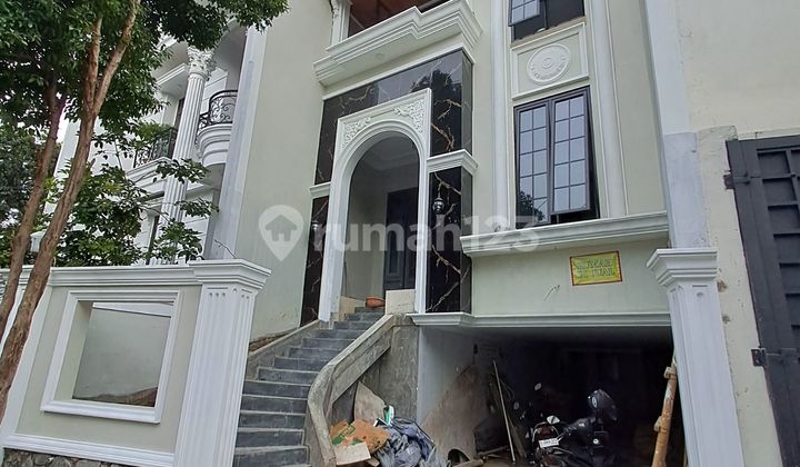 Dijual Rumah Murah 2.5 Lantai Siap Huni di Jagakarsa