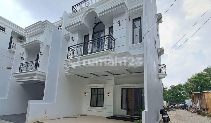 Dijual Rumah Hook  Siap Huni Dalam Komplek Di Kahfi 2 Jagakarsa 1