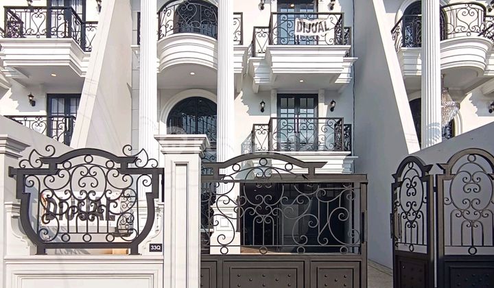 Dijual Rumah Classic Eropa Plus Kolam Renang di Jagakarsa Jakarta Selatan