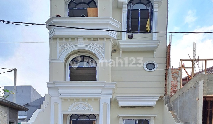 Dijual Rumah American Classic Dekat Toll Andara Jakarta