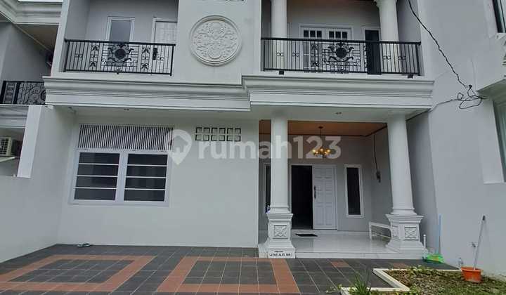 Jual Rumah Plus Kolam Renang di Cinere Depok