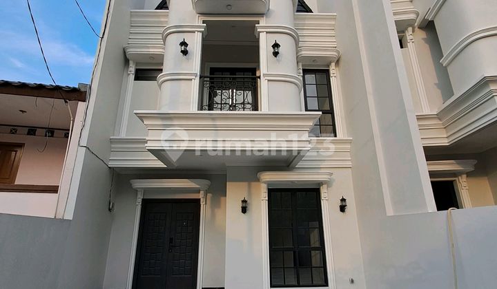 Di Jual Rumah Classic Modern dan Bebas Banjir Ciganjur Jagakarsa Di Jual Rumah Classic Modern dan Bebas Banjir Ciganjur Jagakarsa