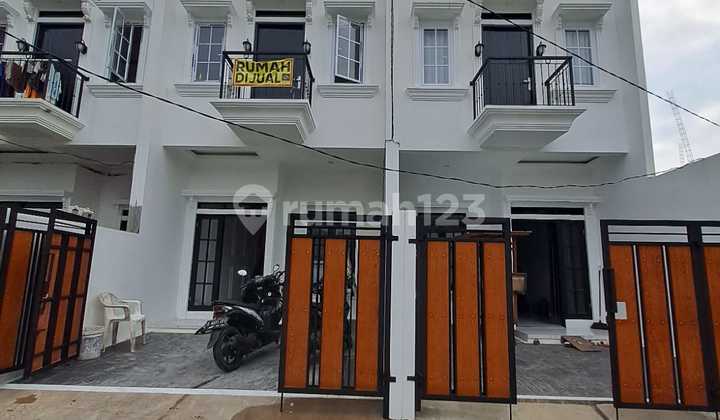 For Sale 2-Story House 900 Million in Kahfi 1 Jagakarsa 2