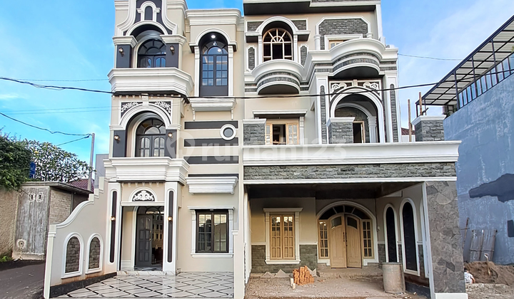 Dijual Rumah American Classic Dekat Toll Andara Jakarta