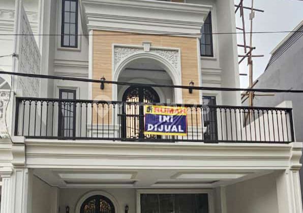 Dijual Rumah Classic Plus Kolam Renang di Ciganjur Jagakarsa Dijual Rumah Classic Plus Kolam Renang di Ciganjur Jagakarsa