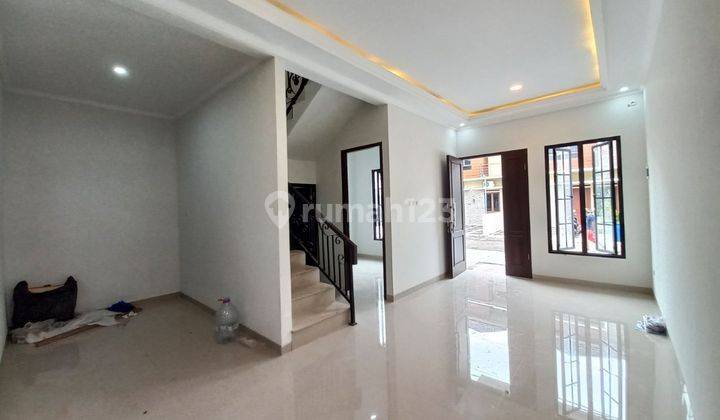 Rumah Clasic Modern dan murah Delat stasiun depok lama  2