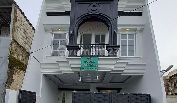 Dijual Rumah Classic Modern di Tanah Baru Beji Depok