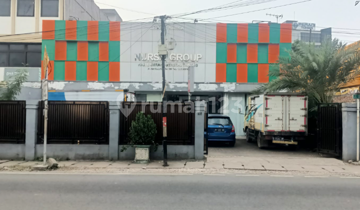 Bangunan Komersial Lokasi Strategis Jual Hitung Tanah Dibawah Njop.