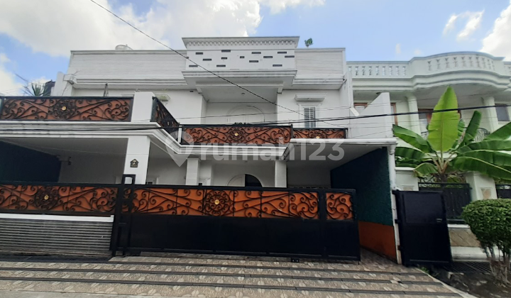 Nice House Looks Luxurious and Modern Priced Below Market in Elite Location 2