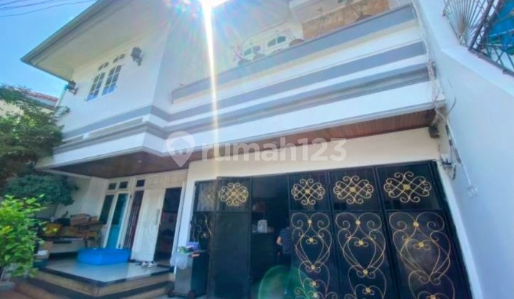 Rumah Semi Mewah dengan 3 Bidang Tanah Lokasi Strategis Dekat Pusat Bisnis Dijual Murah Dibawah Pasar 2