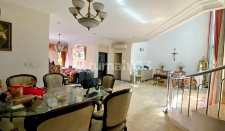 Rumah Semi Mewah dengan 3 Bidang Tanah Lokasi Strategis Dekat Pusat Bisnis Dijual Murah Dibawah Pasar