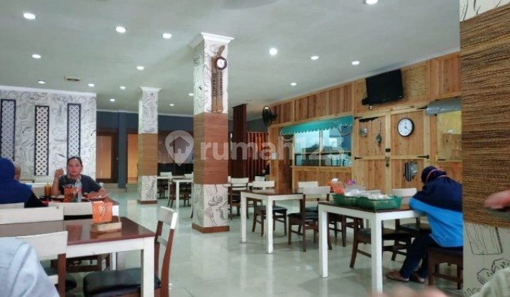 Bangunan Restaurant Tanah Luas Strategis Berdekatan Dengan Pusat Bisnis Harga Murah
