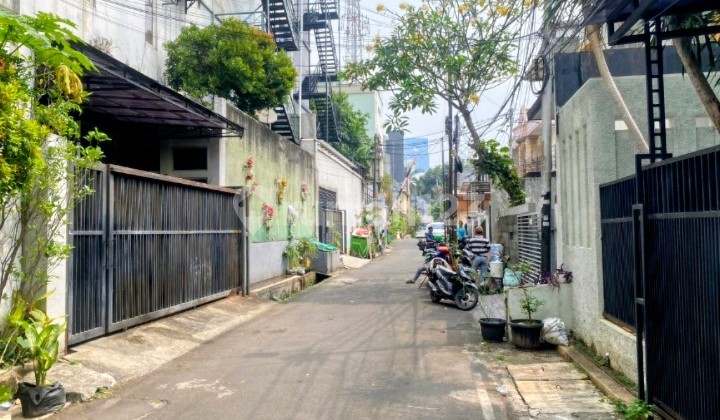 Rumah Bagus 2 Lantai Lokasi Strategis Harga Murah  2