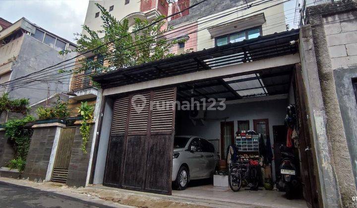 Dijual Rumah 3 Lantai  1