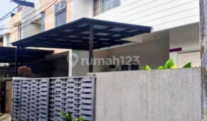 Hunian Kosong & Terawat 2 Lantai Dijual Murah Hitung Tanah  2