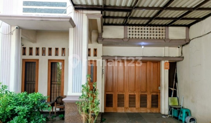 Rumah Bagus 2 Lantai Tanah Luas Jual Murah