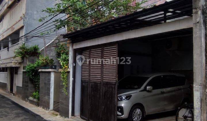 Dijual Rumah 3 Lantai  2