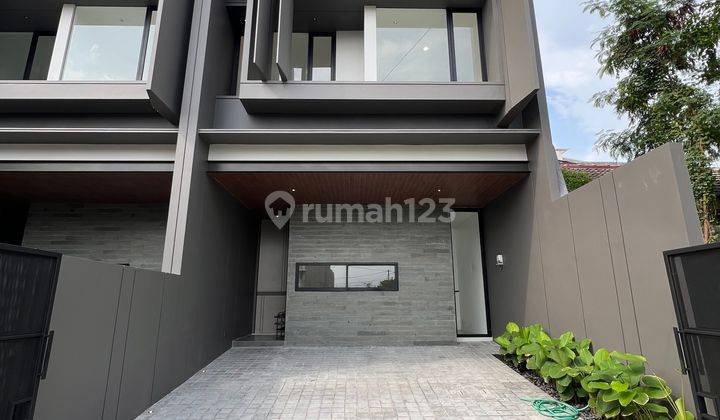 Rumah Baru Manyar Surabaya Jalan 3 Mobil Bisa Kpr 1