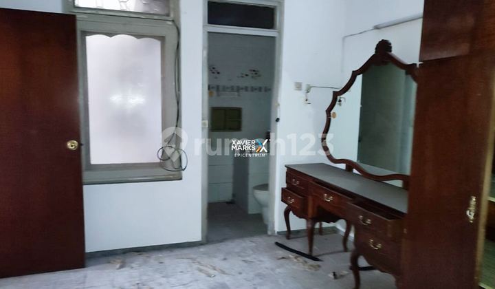 For Sale: City Center House on Petemon Street near Diponegoro, Kedungdoro. 2