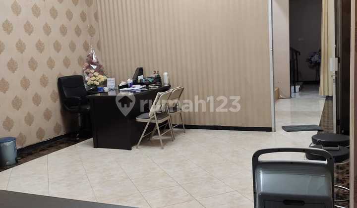 For Sale Ready-to-Use Shophouse in Panjang Jiwo Near Tenggilis 2