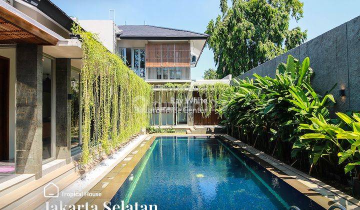 Rumah Modern Bergaya Tropis Dengan Pool di Veteran Bintaro Jakarta Selatan 1