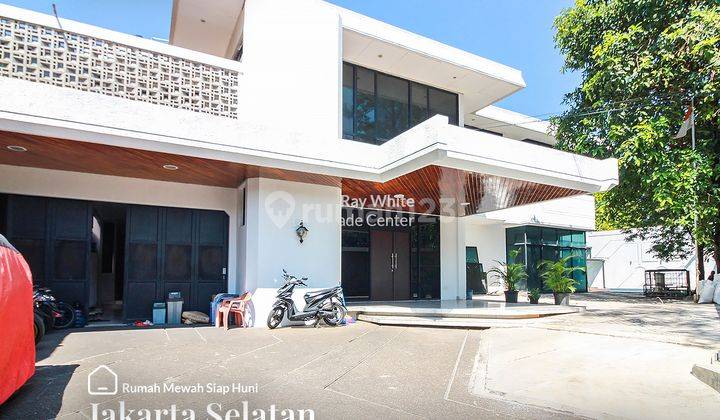 Rumah Mewah Dengan Pool di Permata Hijau Jakarta Selatan 1