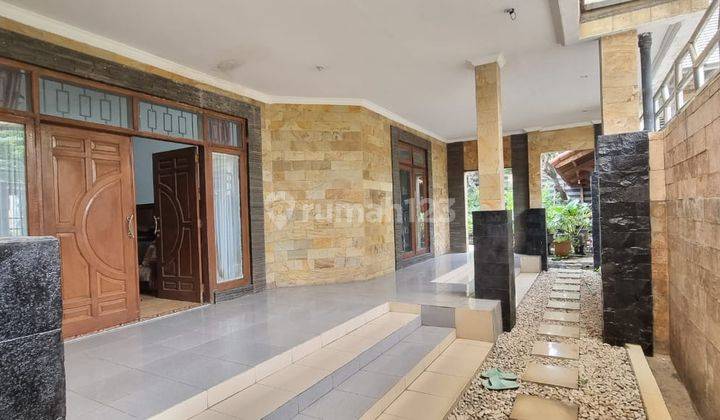 Rumah Bagus Dengan Swimming Pool Dijual Murah di Perumahan Villa Bintaro 2