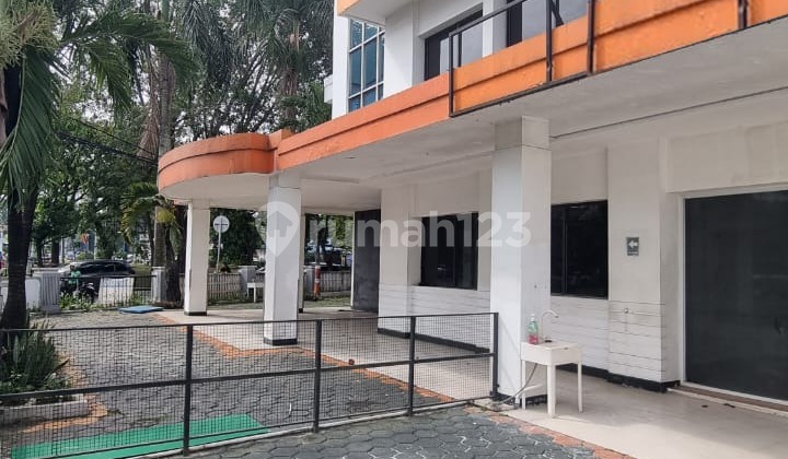 3-Story Commercial Building in a Strategic Location on Bintaro Utama Raya, Sector 9 2