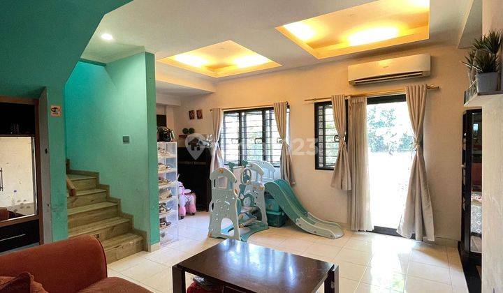 Rumah Hoek Depan Taman Bangunan 2,5 Lantai di Bintaro Sektor 9 2