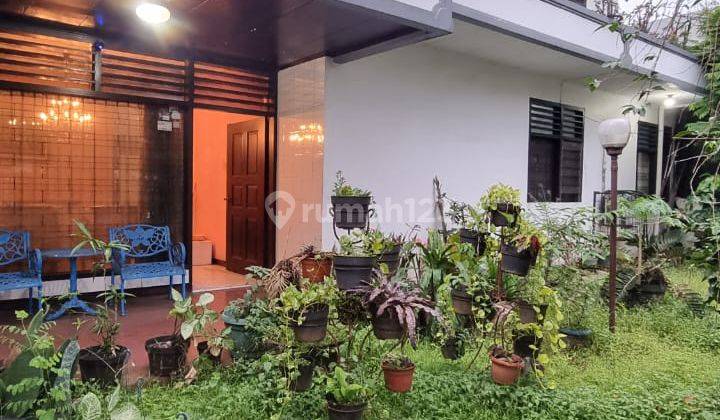 Rumah 2 Lantai Bangunan Lama di Lokasi Strategis Bendi Raya Tanah Kusir