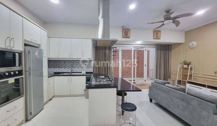 Rumah Bagus Semi Furnished di Lokasi Strategis Emerald Bintaro 1