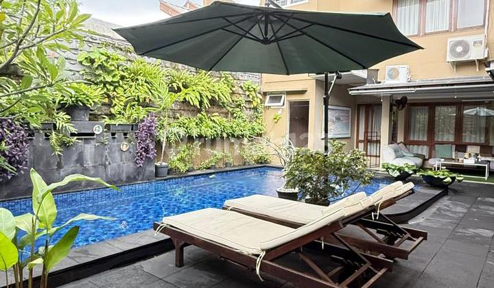 Rumah Asri 2 Lantai Ruangan Luas Halaman Belakang Terbuka Ada Pool Dalam Perumahan Bintaro