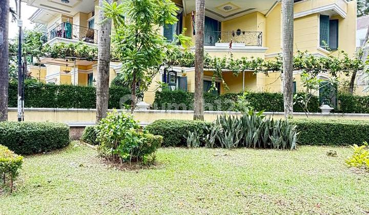 Dijual.....Rumah Mewah Bergaya Classic di Hook Bagus Siap Huni Jalan Depan Lebar di Bintaro Sektor 9