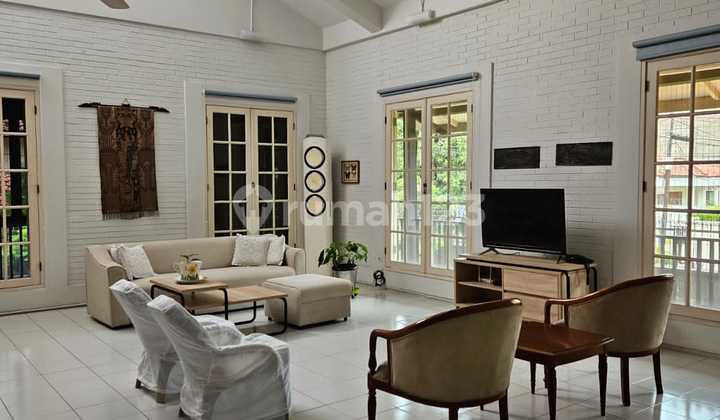 Nice Hook House Ready to Live Furnished in Megapolitan Cinere Depok 2